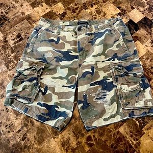 Aeropostle Authentic Camo Destroyed Cargo Shorts 9.5" -Mens Size 36 NWOT